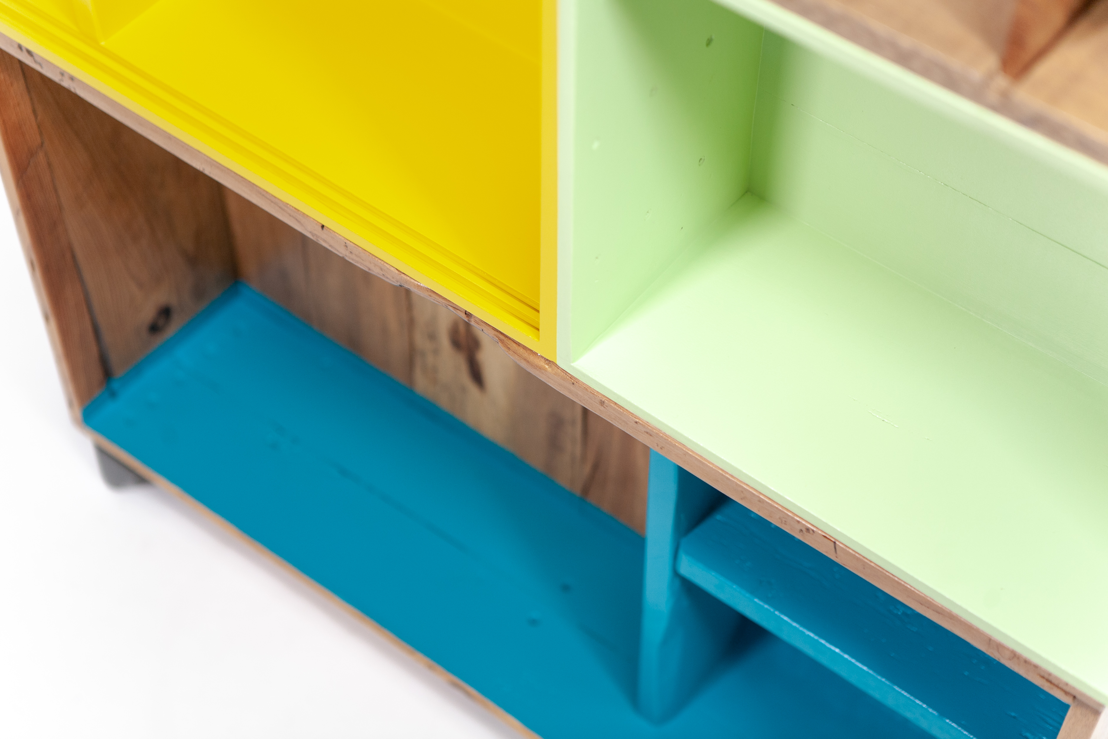 Étagère cube colorée bohème rustique bois recyclé Étagère cube colorée bohème rustique bois recyclé