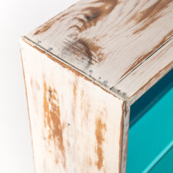 Étagère bibliothèque écoresponsable bleue bois massif effet vieilli