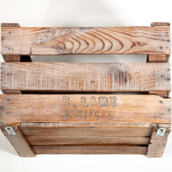 Étagère ancienne caisse inscriptions upcycling meuble écoresponsable
