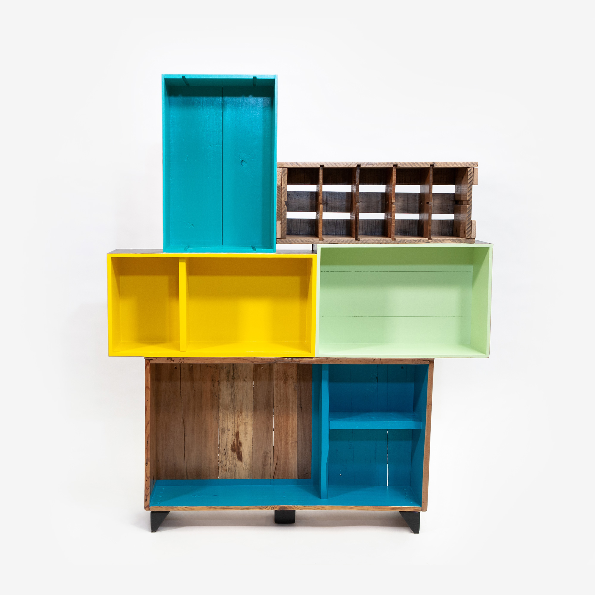 Étagère bibliothèque caisses rustique colorée bohème éthique Étagère bibliothèque caisses rustique colorée bohème éthique