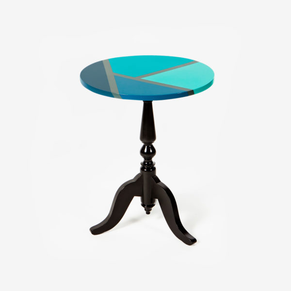 Table d'appoint noire plateau bleu vert design géométrique