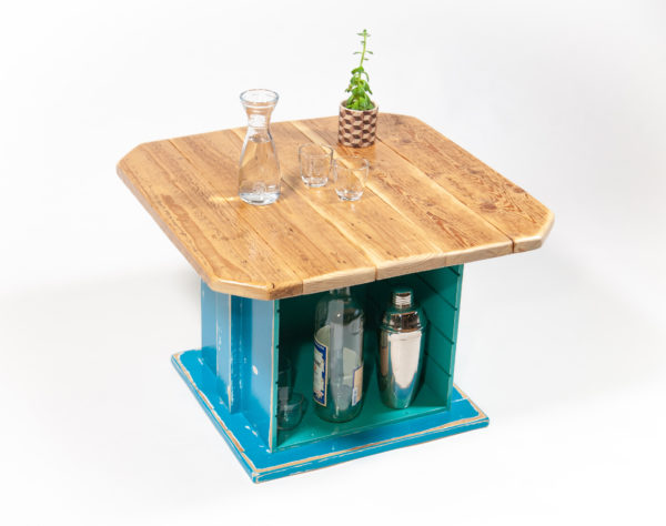 Table basse carrée bois massif range bouteille meuble éthique
