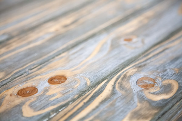 Table basse bois effet vieilli meuble éthique upcycling