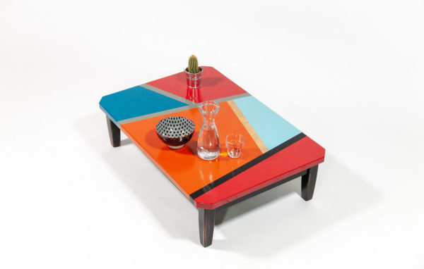 Table basse écologique design motifs géométriques