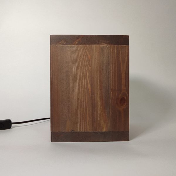 Lampe en bois massif au design rustique