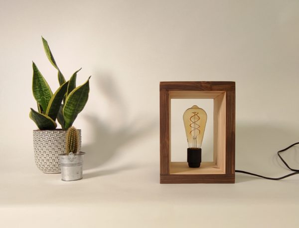 Lampe déco au design rustique en bois