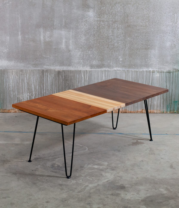 Table basse parquet recyclé customisé sur pieds épingles