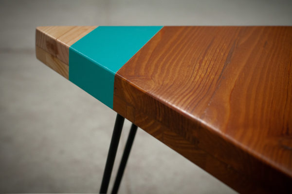 Table d'appoint en bois massif recyclé coloré design