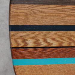 Table basse en chêne design bandes colorées