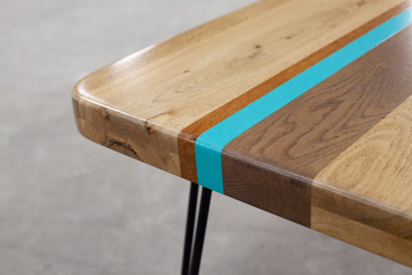 Table basse chêne massif bandes colorées design