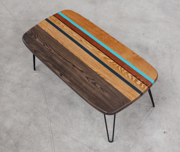 Table basse écoresponsable en chêne design coloré