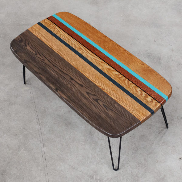 Table basse écoresponsable en chêne design coloré