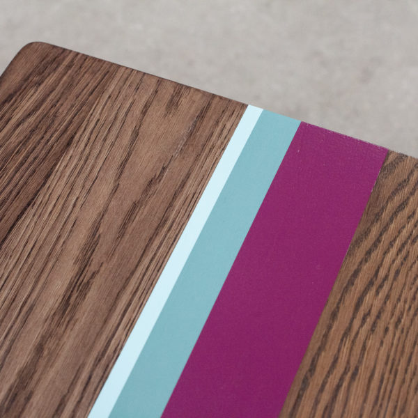 Table basse en chêne design lignes colorées