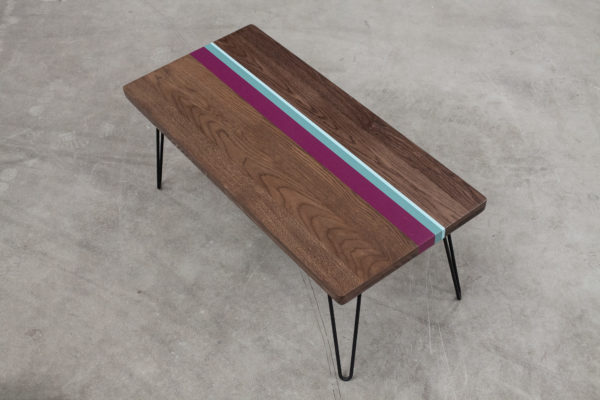 Table basse éthique en chêne design sur pieds épingles