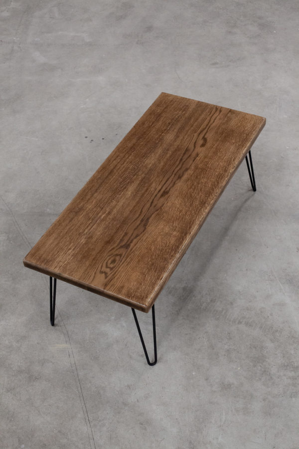 Table basse écoresponsable en chêne massif sur pieds en métal