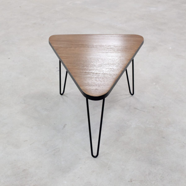 Table basse bois massif design retro piètement acier