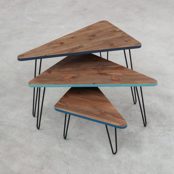 Tables gigognes triangulaires tripodes écoresponsables en bois recyclé design