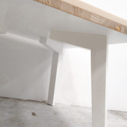Table basse en bois écoresponsable et pieds design