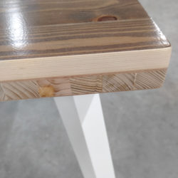 Table basse en bois recyclé et pieds design