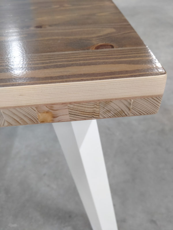 Table basse en bois recyclé et pieds design